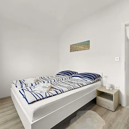 Apartment Enchanting Summer Cres
